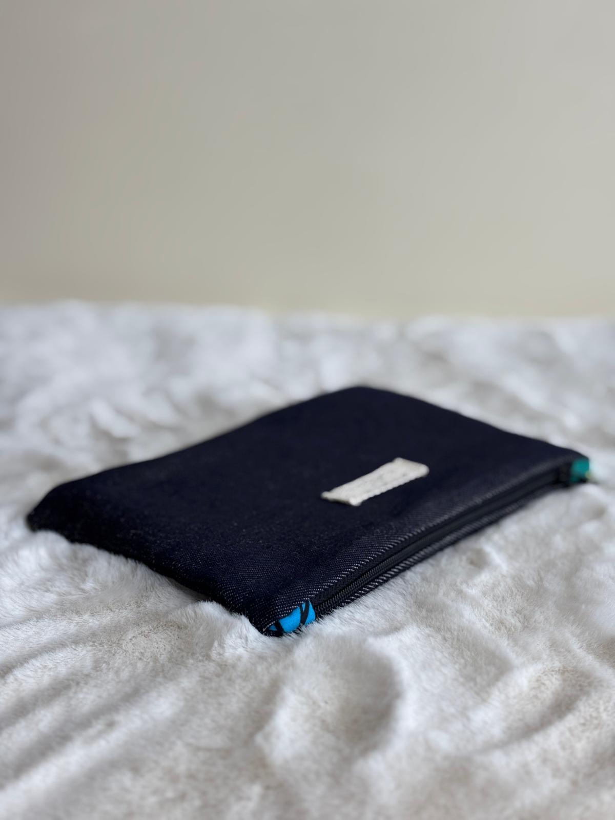 Lyra - Pochette in denim scuro e cotone floreale deadstock | Gea Design