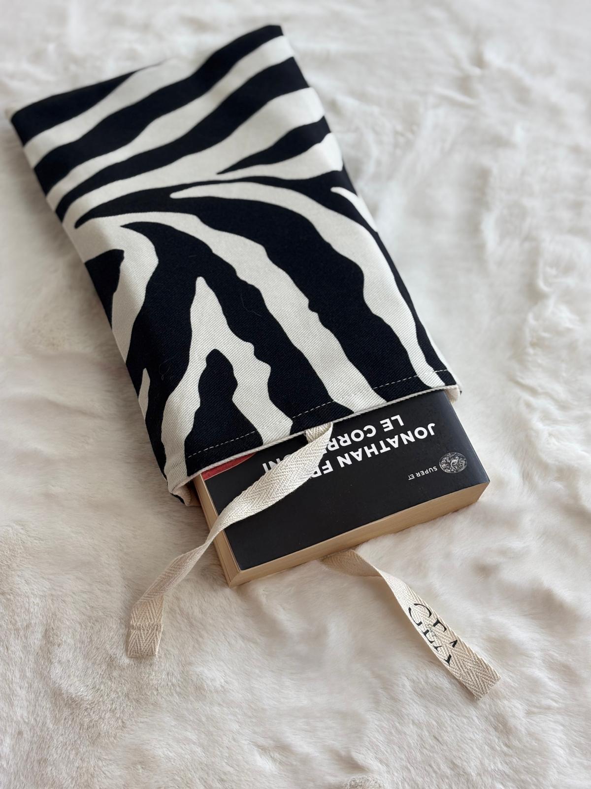 Nara - Book cover in cotone zebrato e panna deadstock | Gea Design