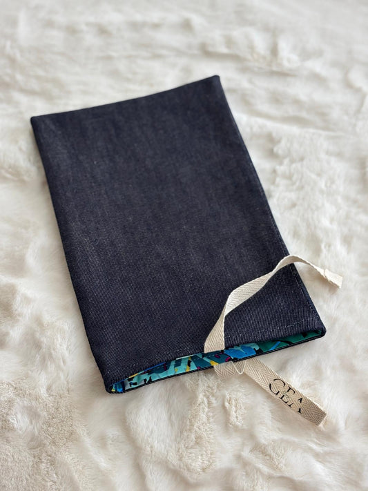 Lyra - Book cover in denim scuro e cotone floreale deadstock | Gea Design