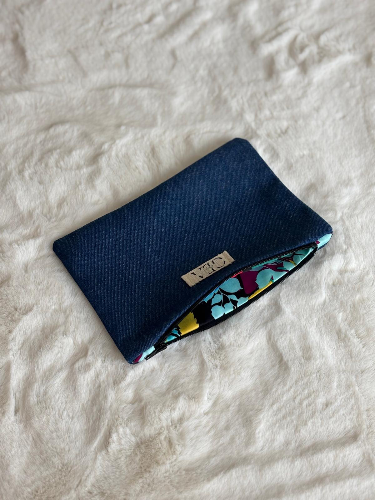 Lyra - Pochette in denim chiaro e cotone floreale deadstock | Gea Design