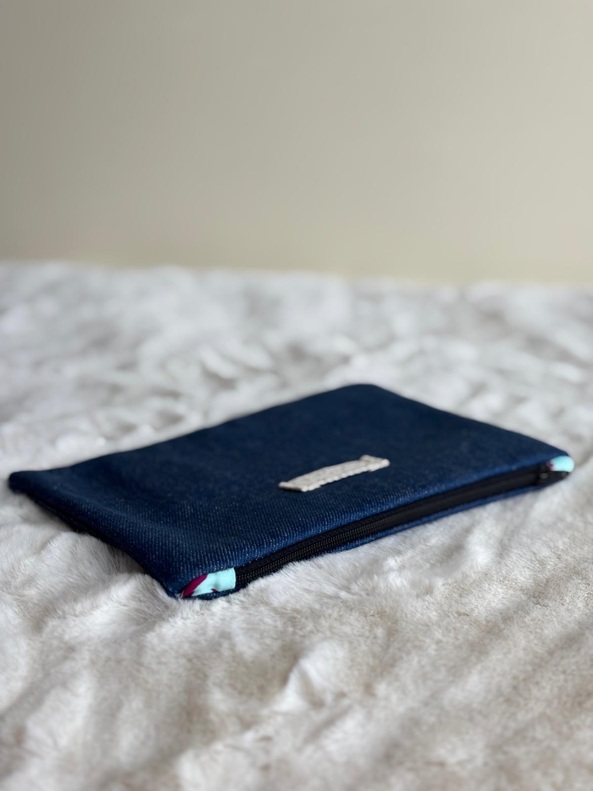 Lyra - Pochette in denim chiaro e cotone floreale deadstock | Gea Design