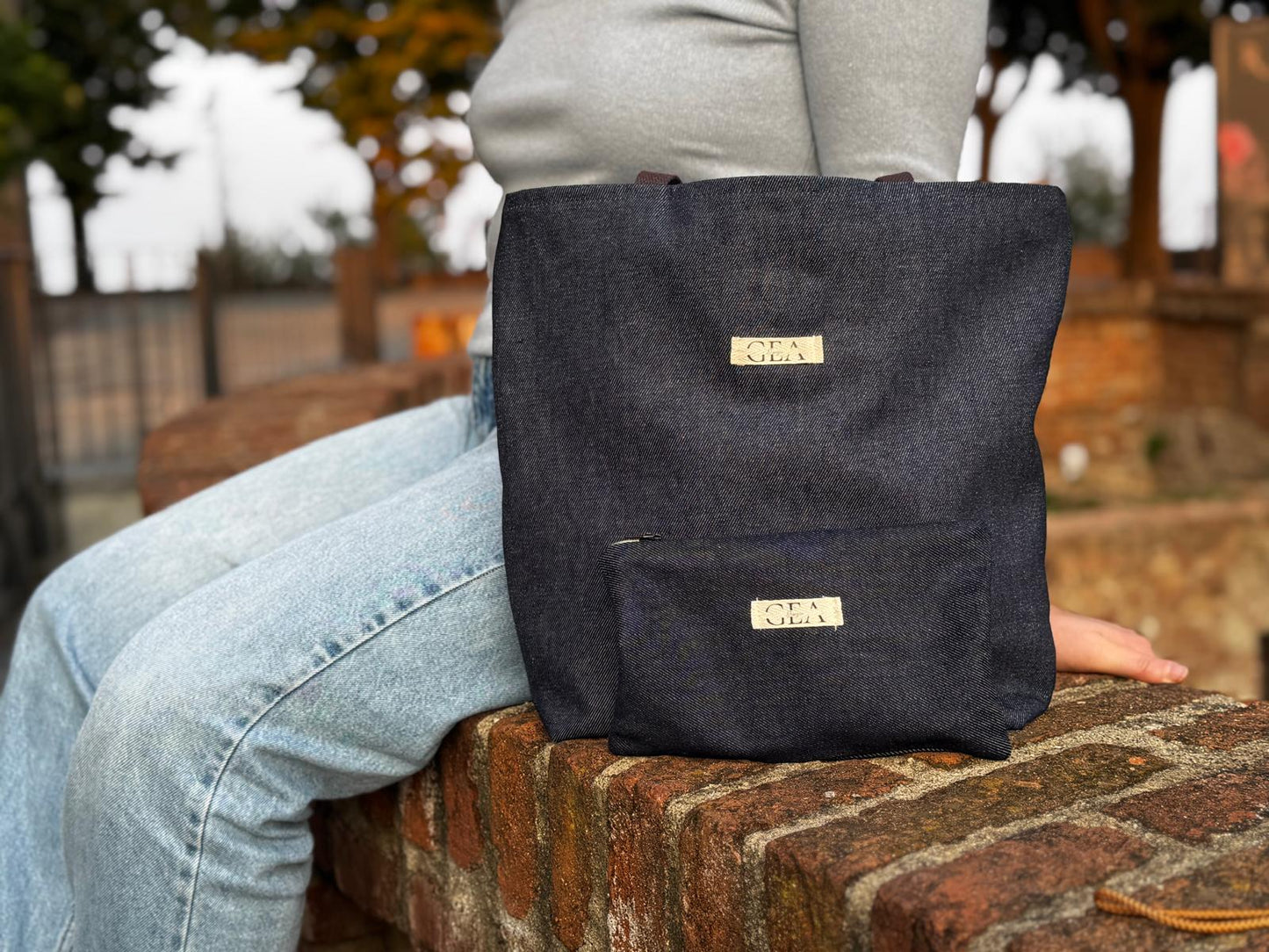 Ryn - Set tote bag e pochette in denim scuro e cotone militare deadstock | Gea Design