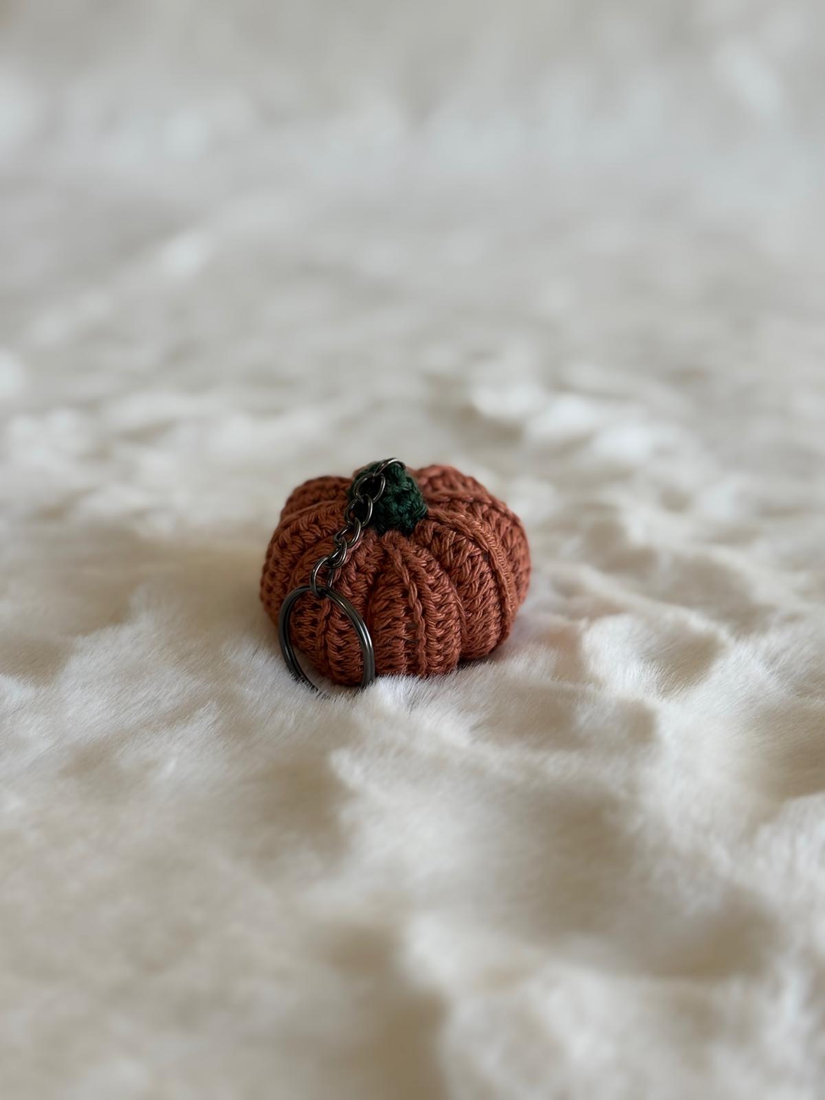 Portachiavi amigurumi a forma di zucca | Gea Design