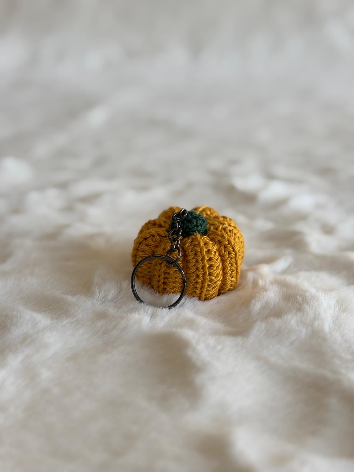 Portachiavi amigurumi a forma di zucca | Gea Design